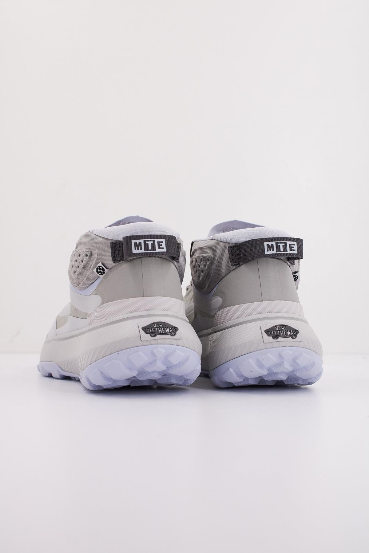 VANS MTE CROSSPATH MID en color GRIS  (4)