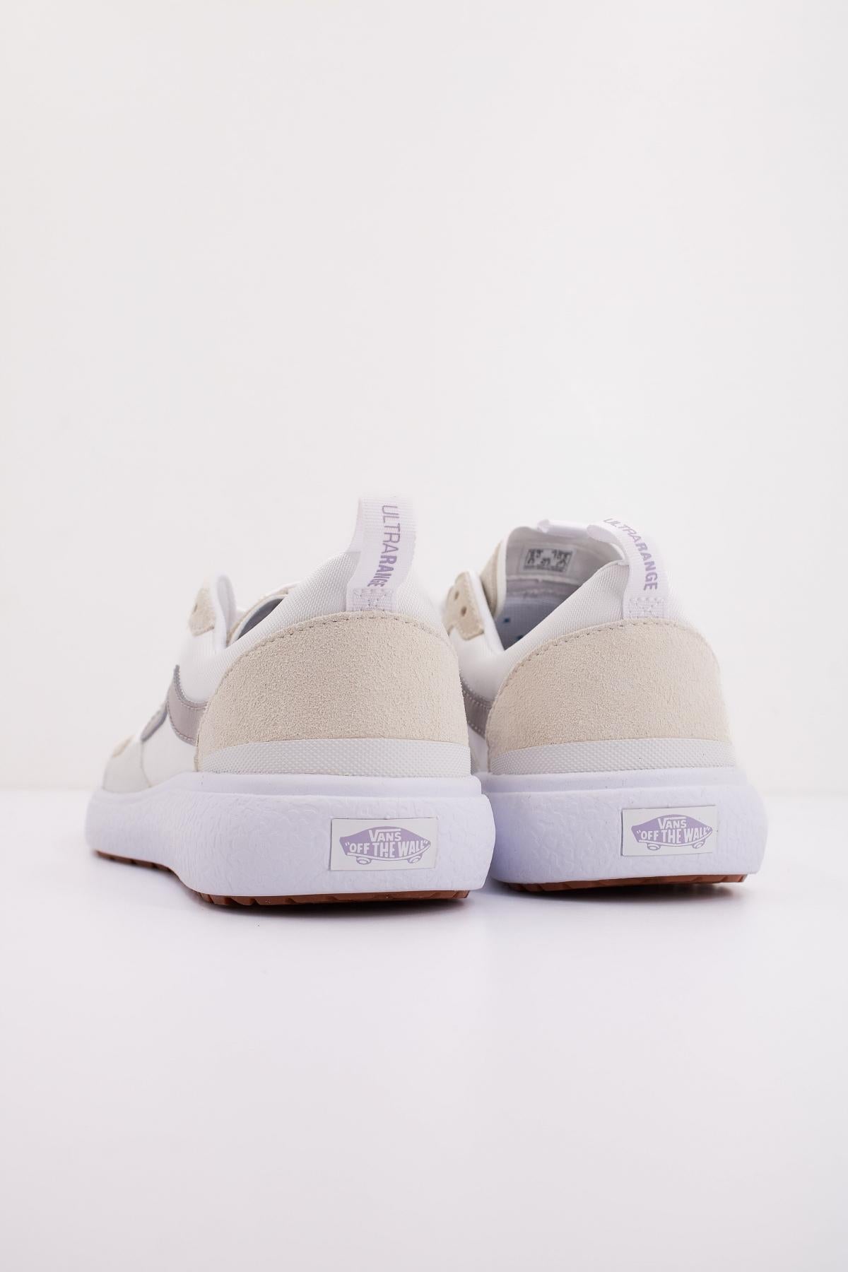VANS UA ULTRARANGE EXO SE en color BLANCO  (4)