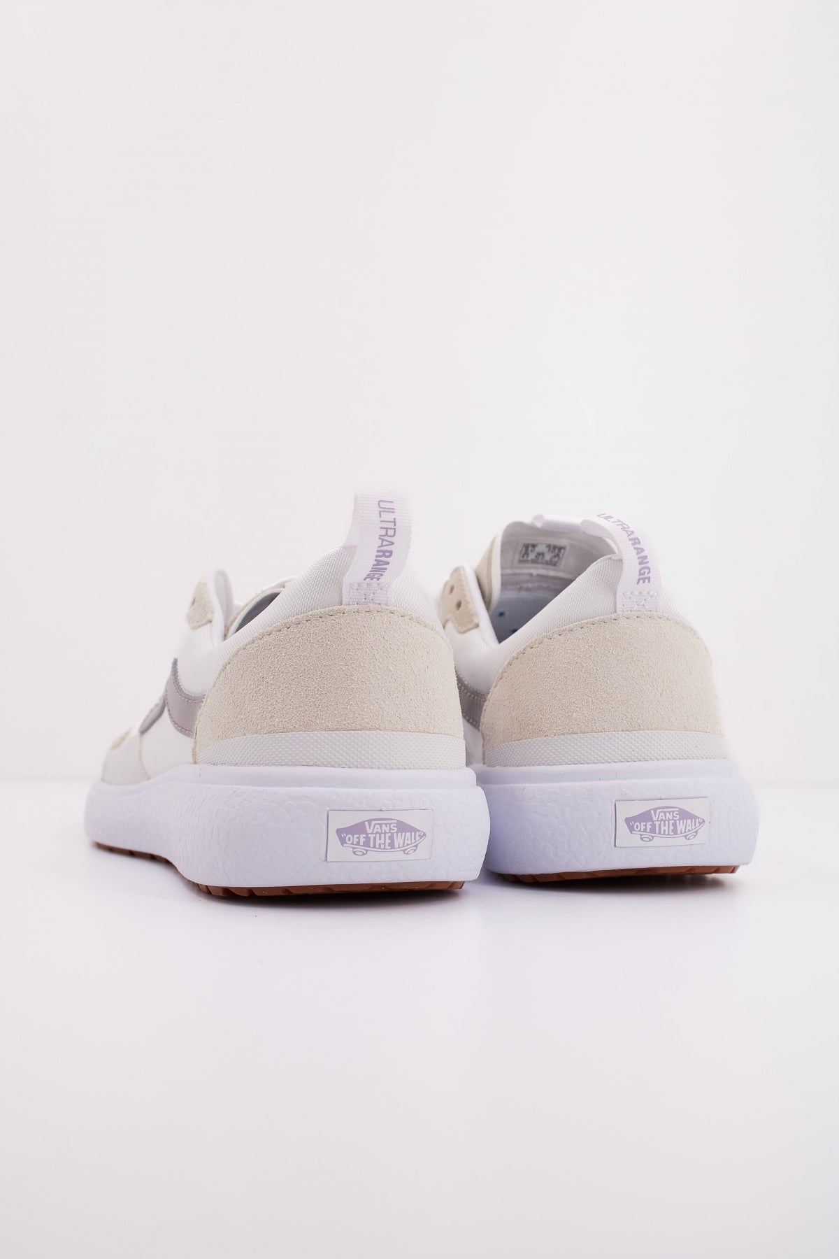 VANS UA ULTRARANGE EXO SE en color BLANCO  (4)
