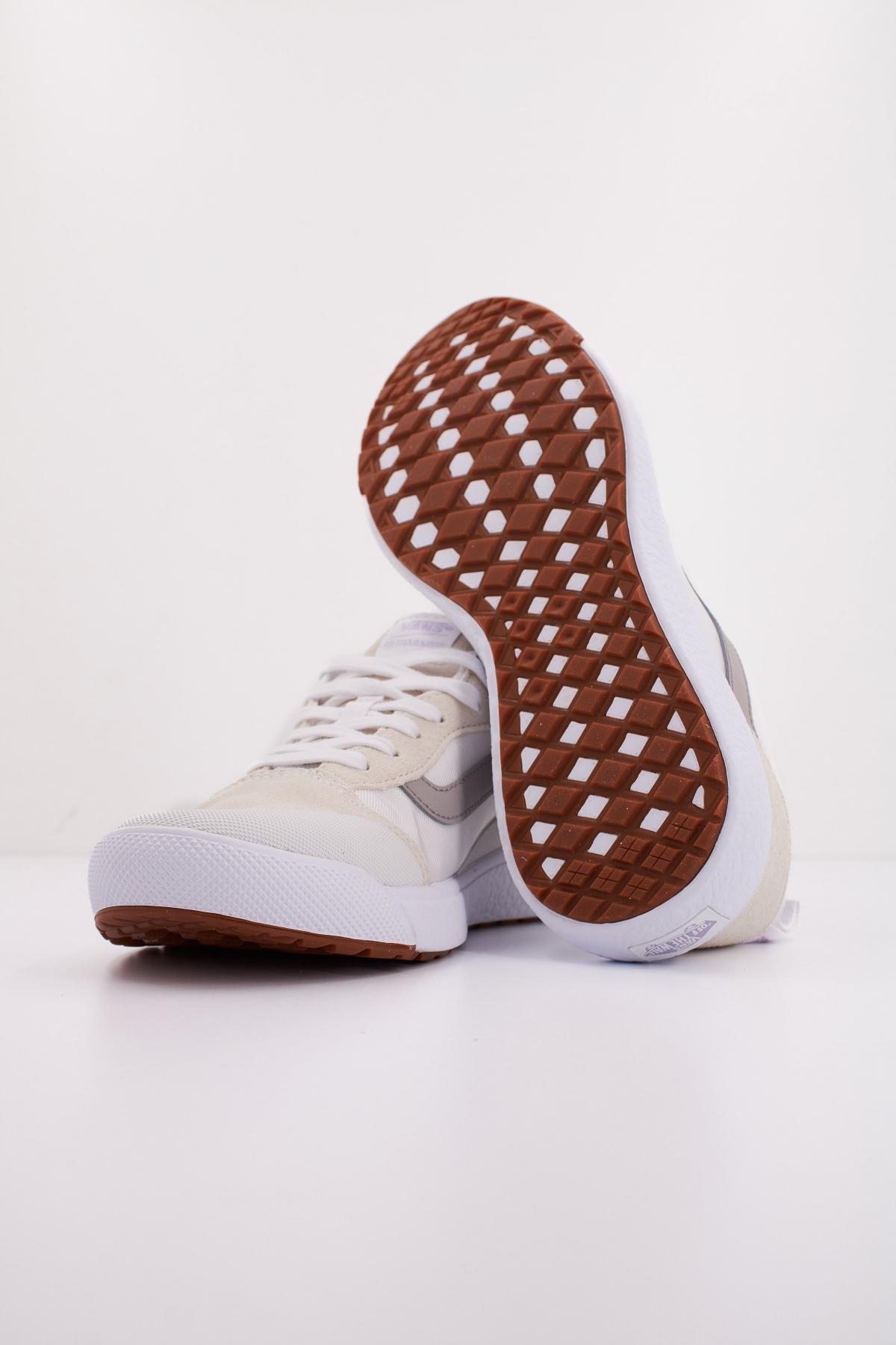 VANS UA ULTRARANGE EXO SE en color BLANCO  (5)