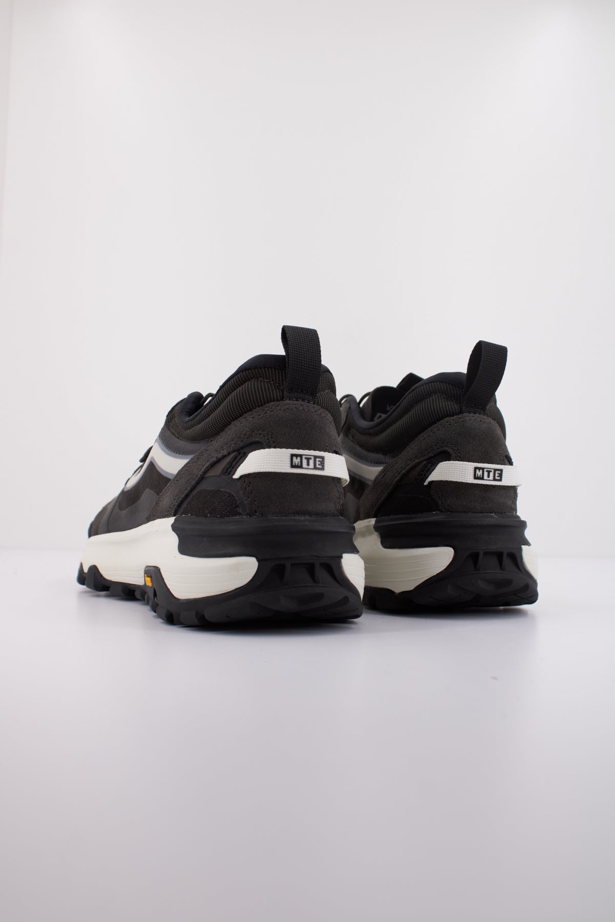 VANS MTE CROSSPATH XC en color NEGRO  (4)