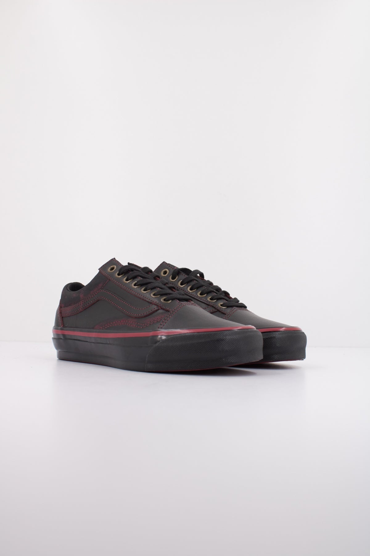 VANS OLD SKOOL LEATHER en color NEGRO  (2)