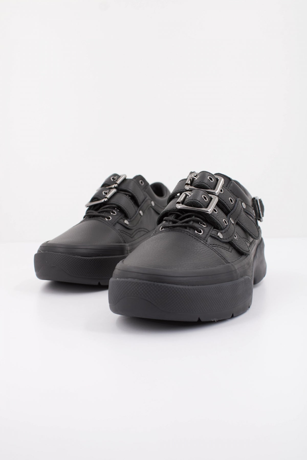 VANS  LX OLD SKOOL BUCKLE  en color NEGRO  (2)