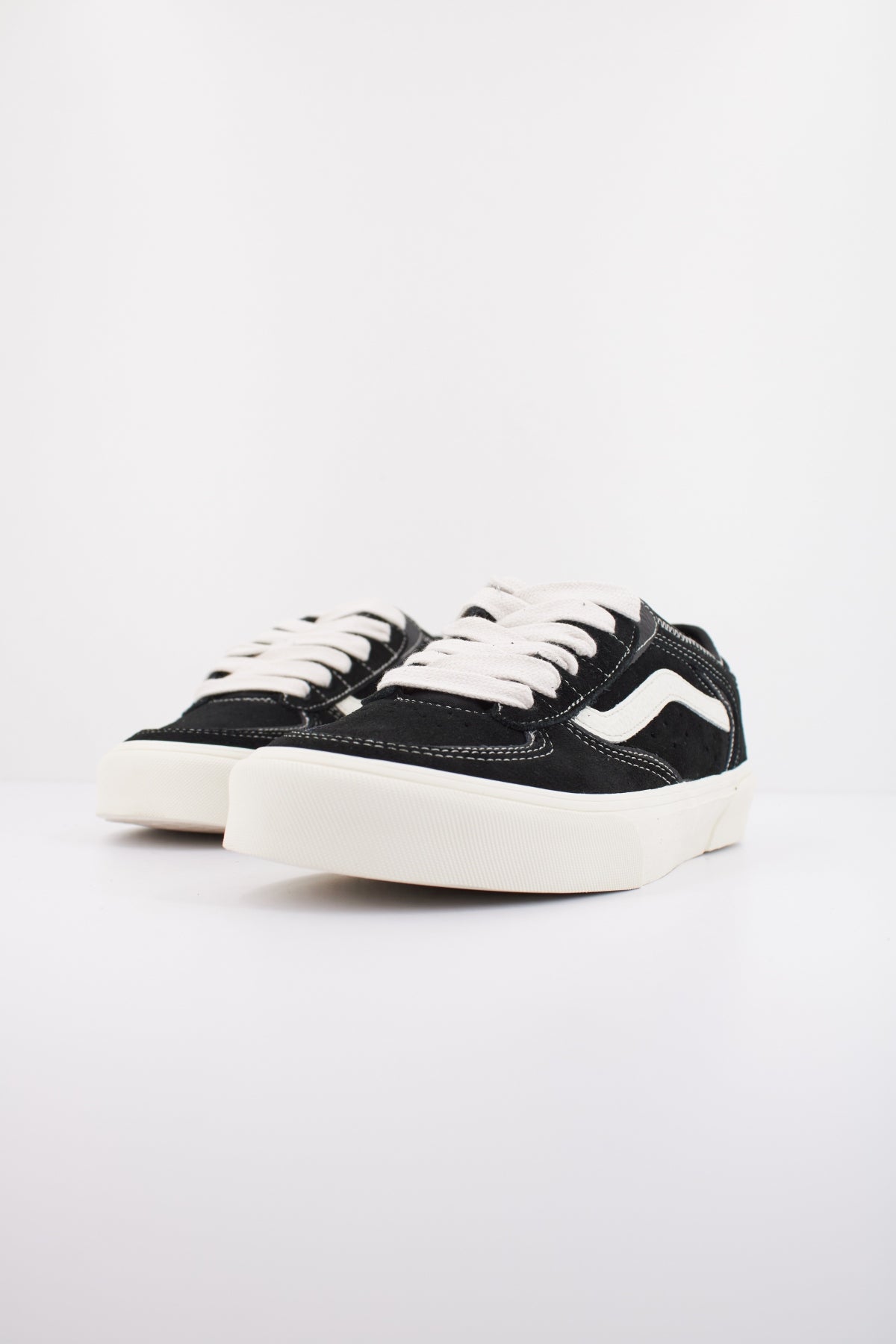VANS VNQJBPT en color NEGRO  (2)