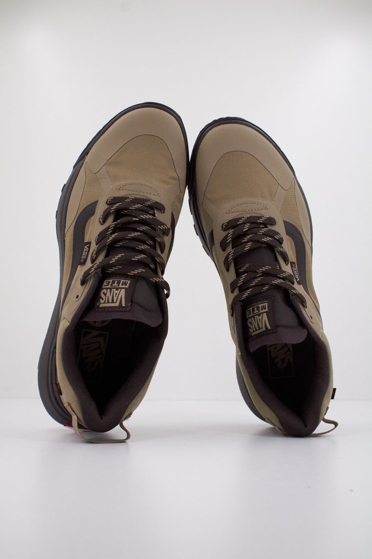 VANS MTE CROSSPATH en color MARRON CLARO  (3)