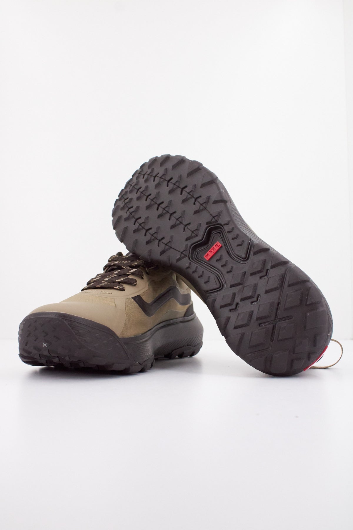 VANS MTE CROSSPATH en color MARRON CLARO  (5)