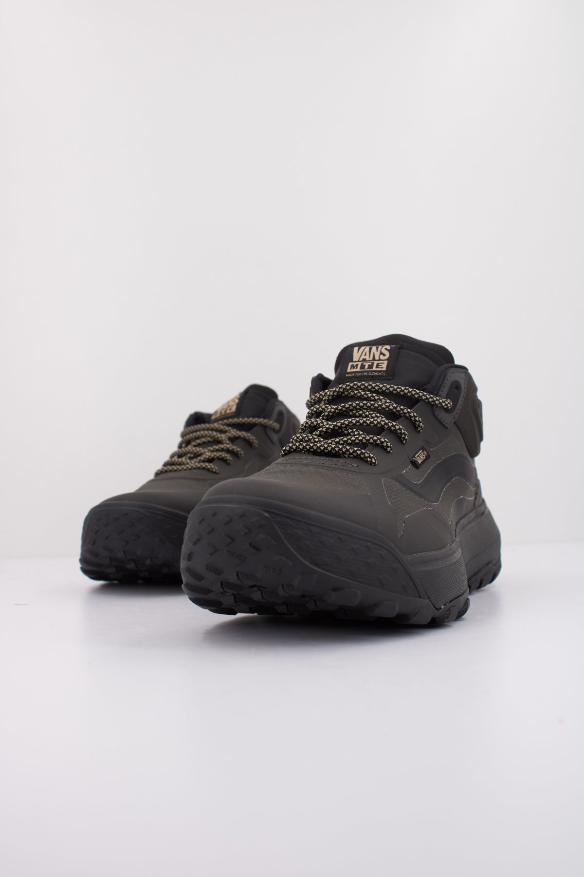 VANS  MTE CROSSPATH MID  en color NEGRO  (2)