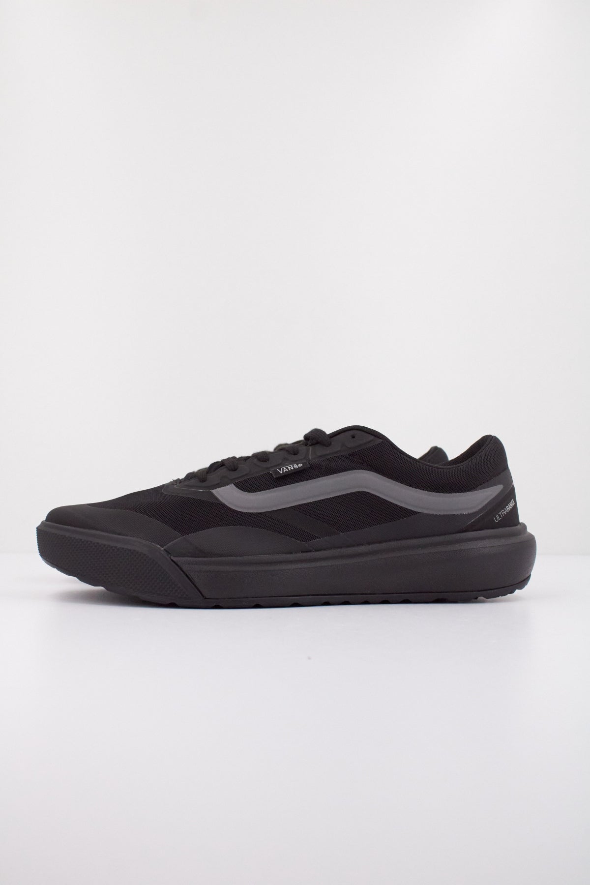 VANS  MTE ULTRARANGE . RW  en color NEGRO  (1)