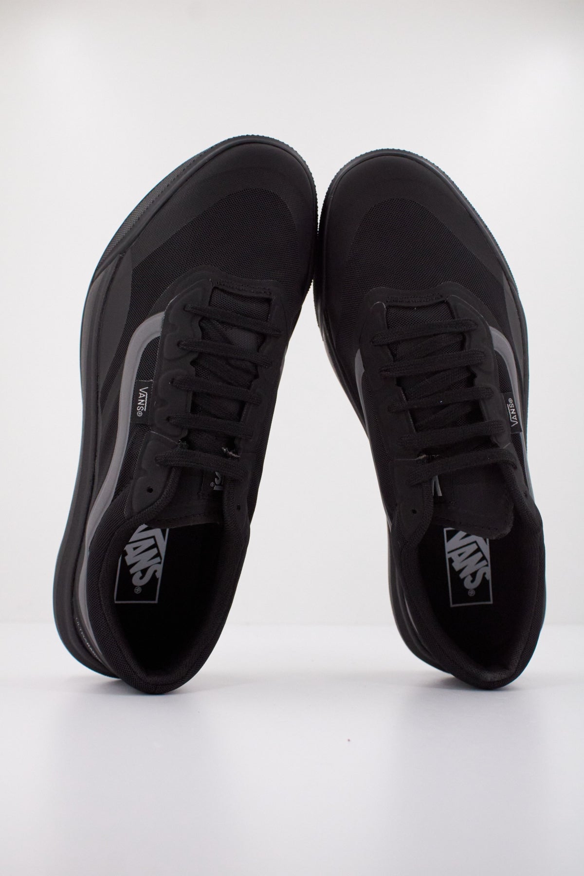 VANS  MTE ULTRARANGE . RW  en color NEGRO  (3)