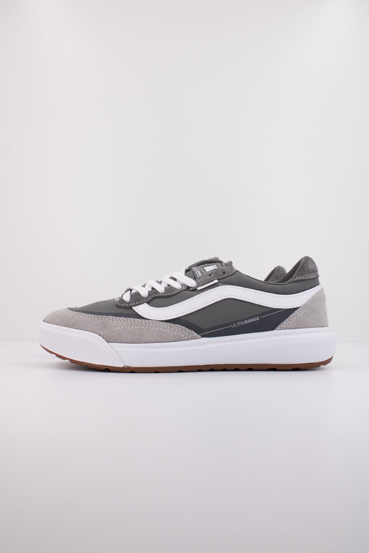 VANS MTE ULTRARANGE . en color GRIS  (1)