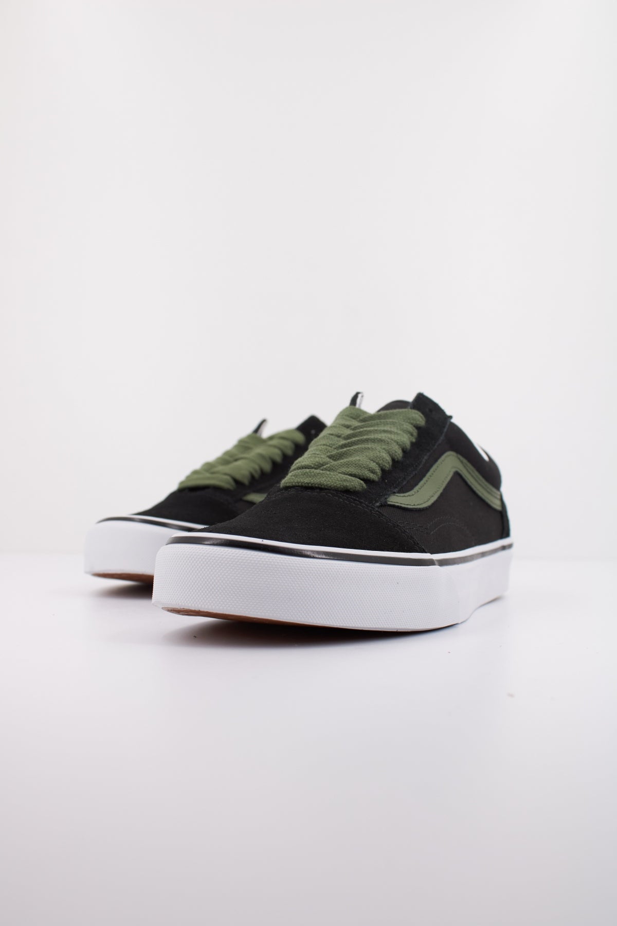 VANS OLD SKOOL en color NEGRO  (2)