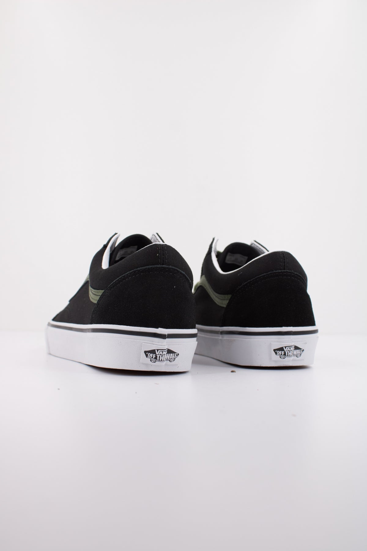 VANS OLD SKOOL en color NEGRO  (4)
