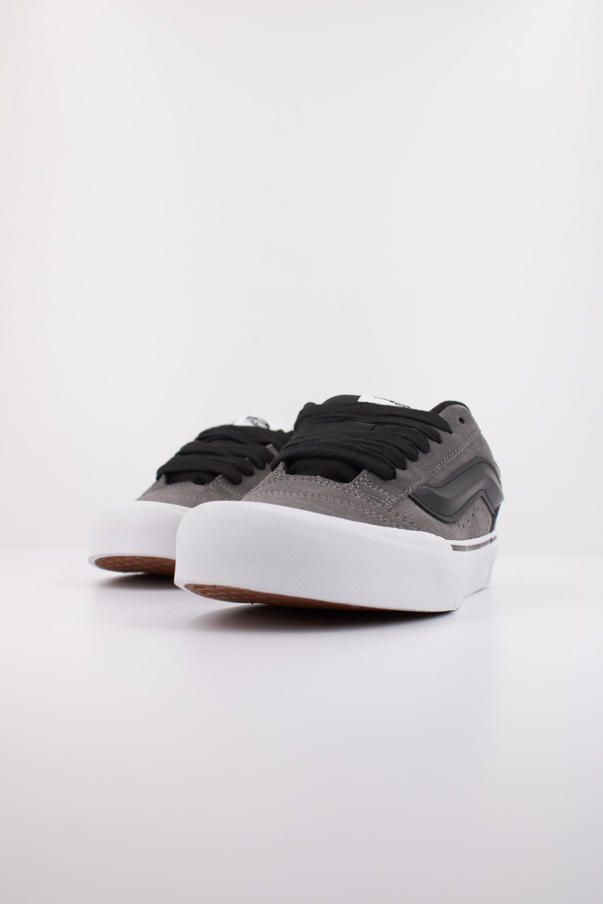 VANS KNU SKOOL en color GRIS  (2)