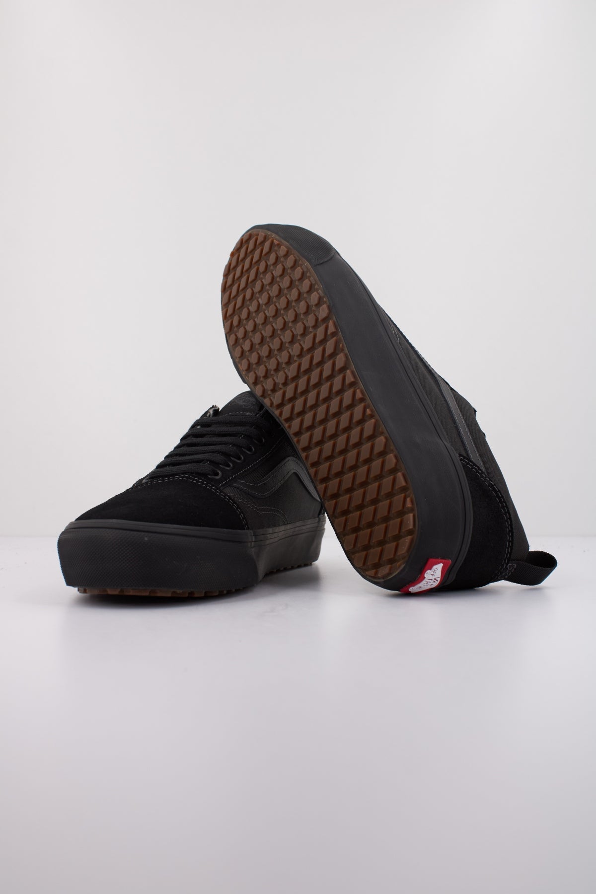 VANS MTE OLD SKOOL INSULATE en color NEGRO  (5)