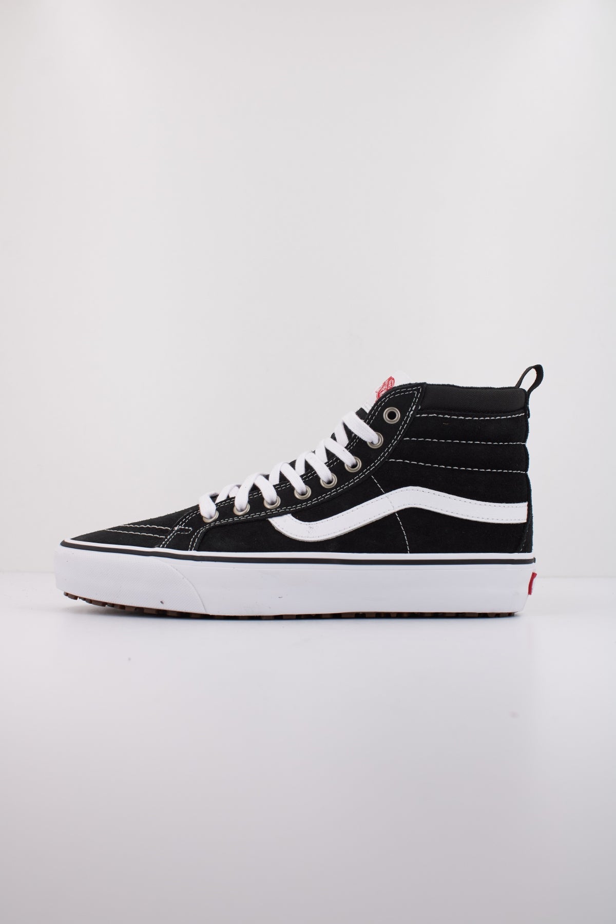 VANS MTE SK-HI INSULATED en color NEGRO  (1)