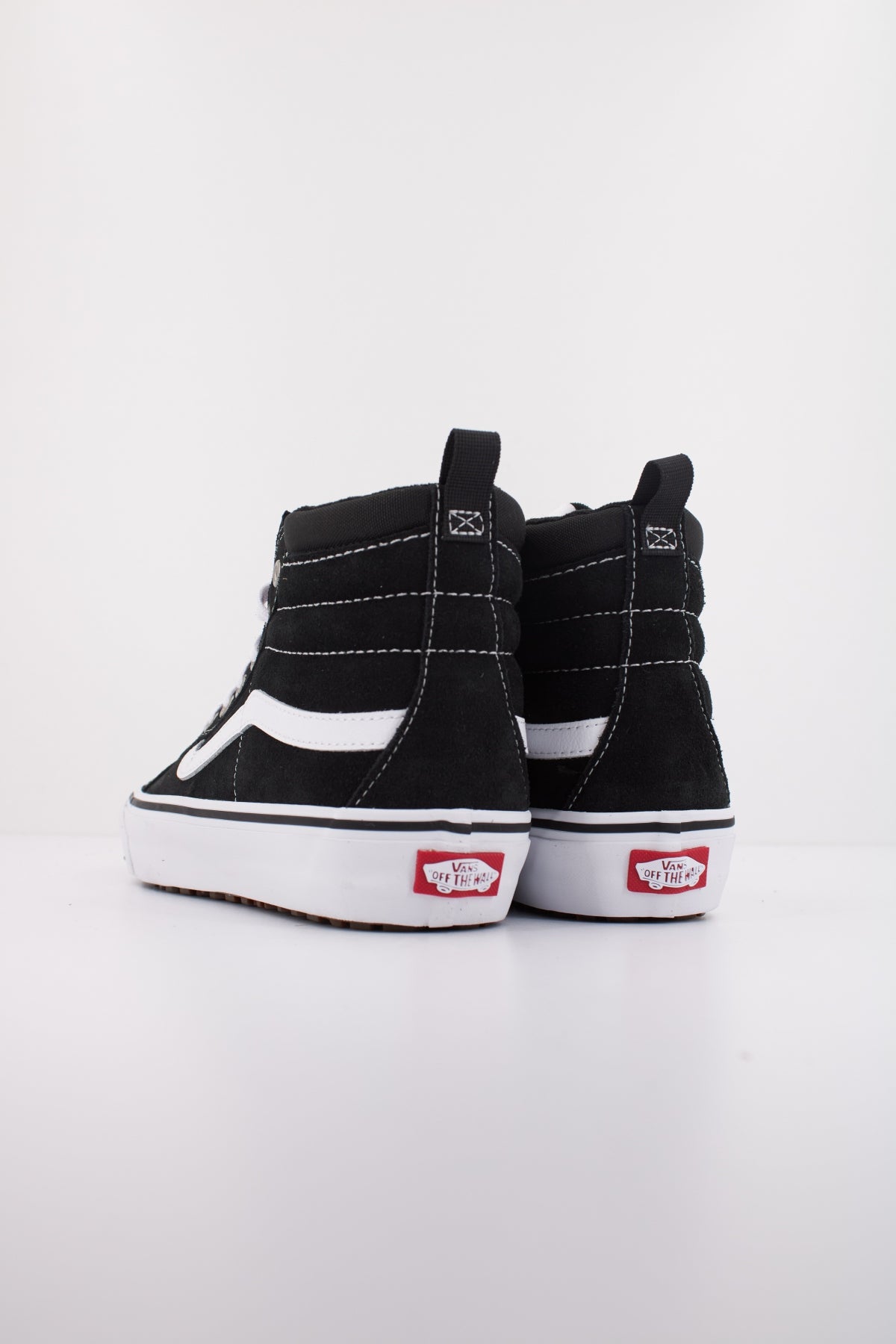 VANS MTE SK-HI INSULATED en color NEGRO  (4)