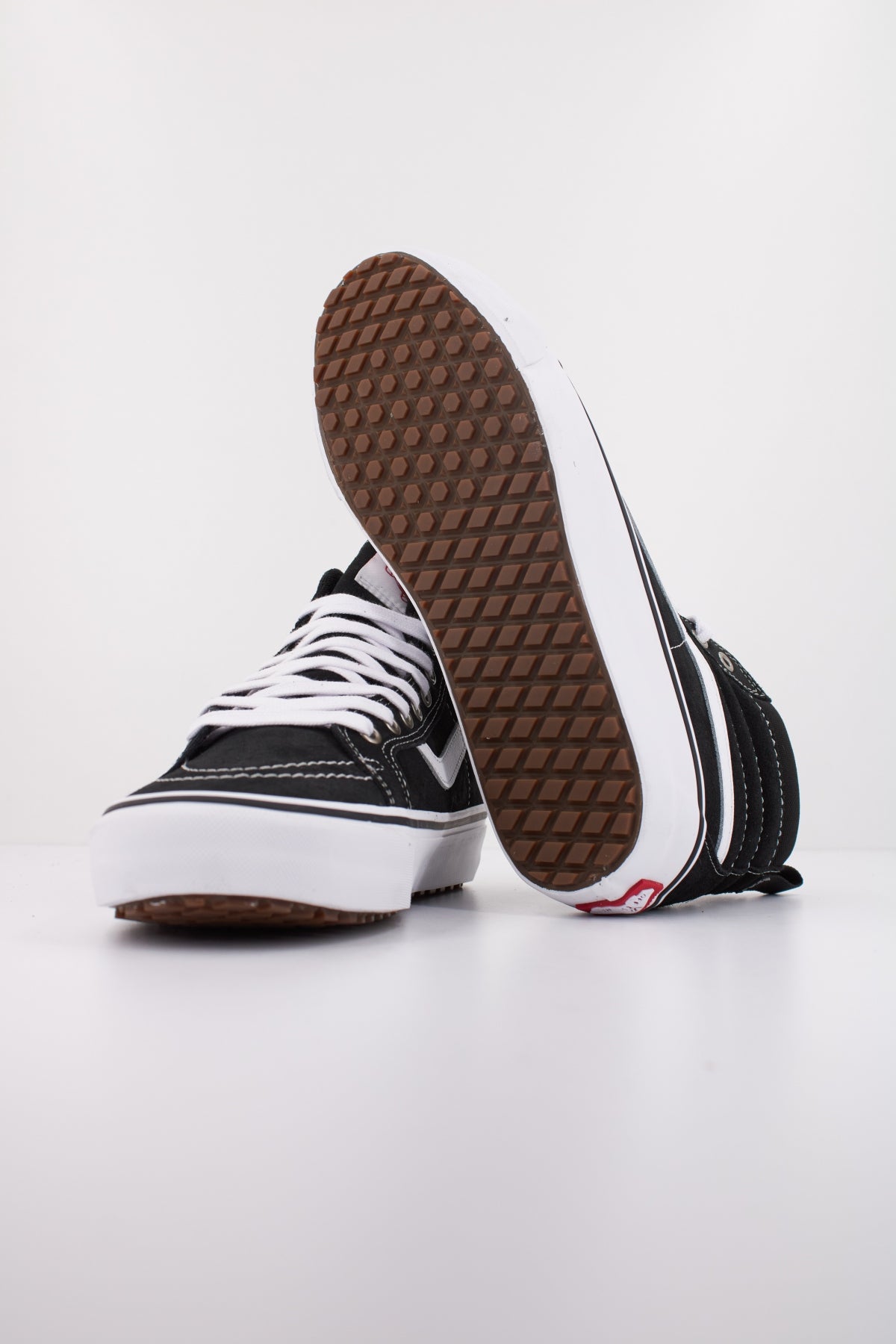 VANS MTE SK-HI INSULATED en color NEGRO  (5)