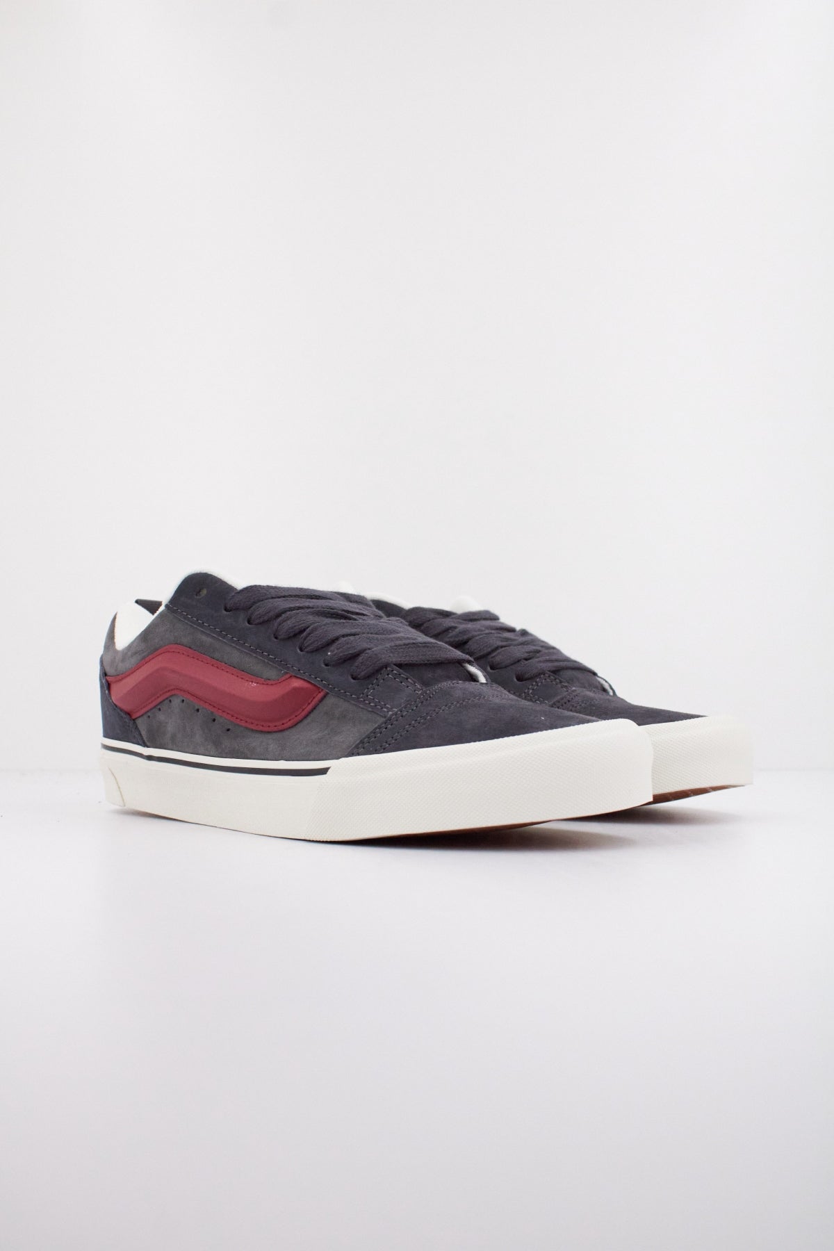 VANS KNU SKOOL en color GRIS  (2)