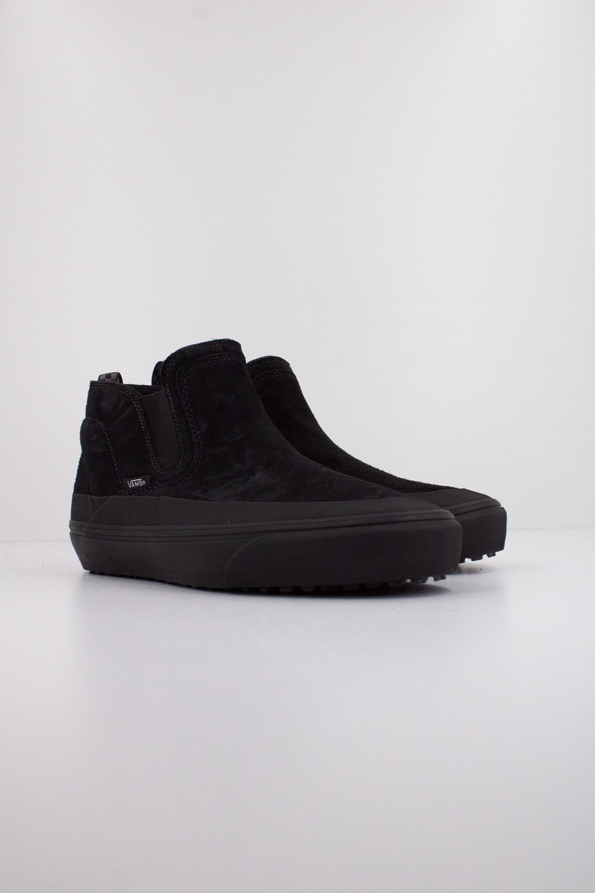 VANS MTE MID-SLIP INSULATED en color NEGRO  (2)