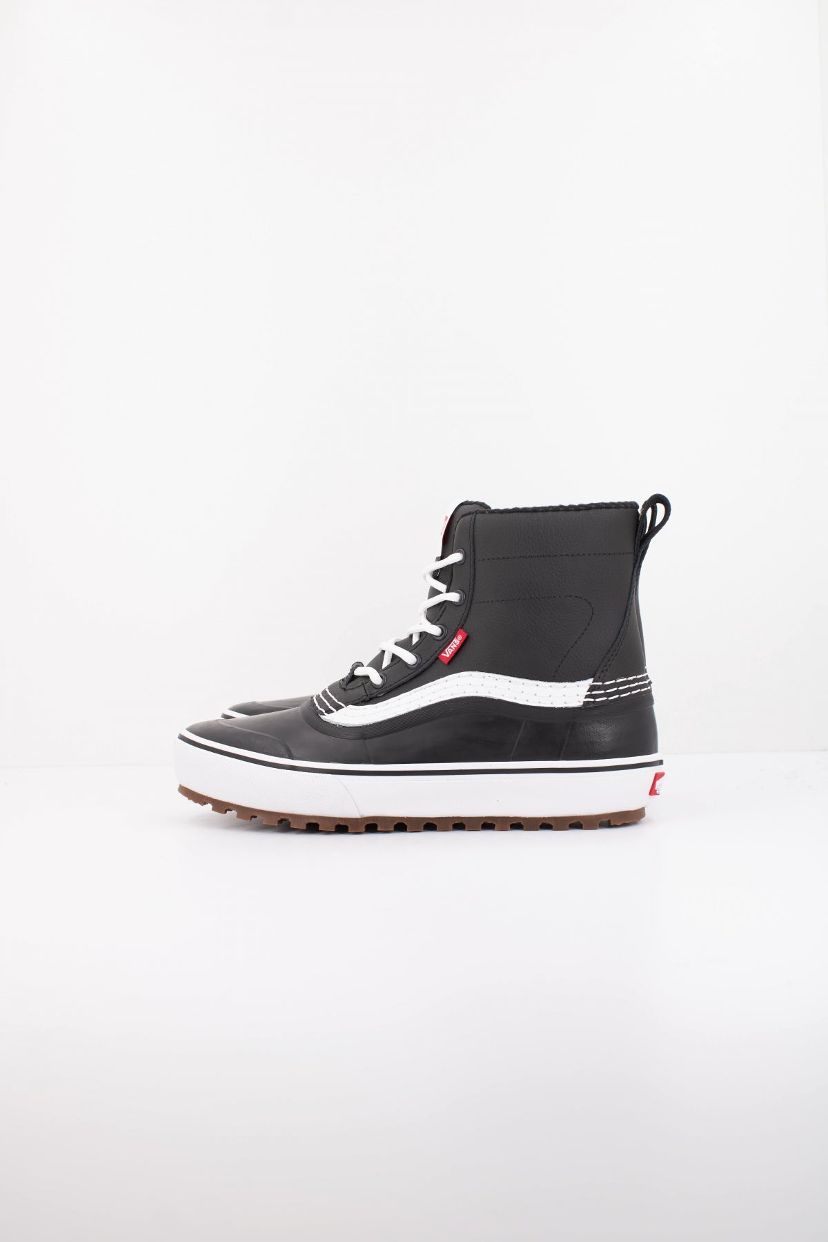 VANS MTE STANDARD MID WATERPROOF en color NEGRO  (1)