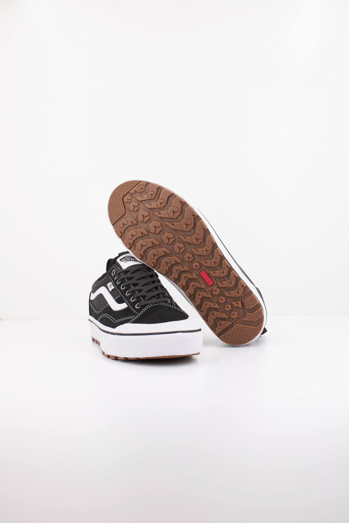 VANS MTE OLD SKOOL WATERPROOF en color NEGRO  (3)