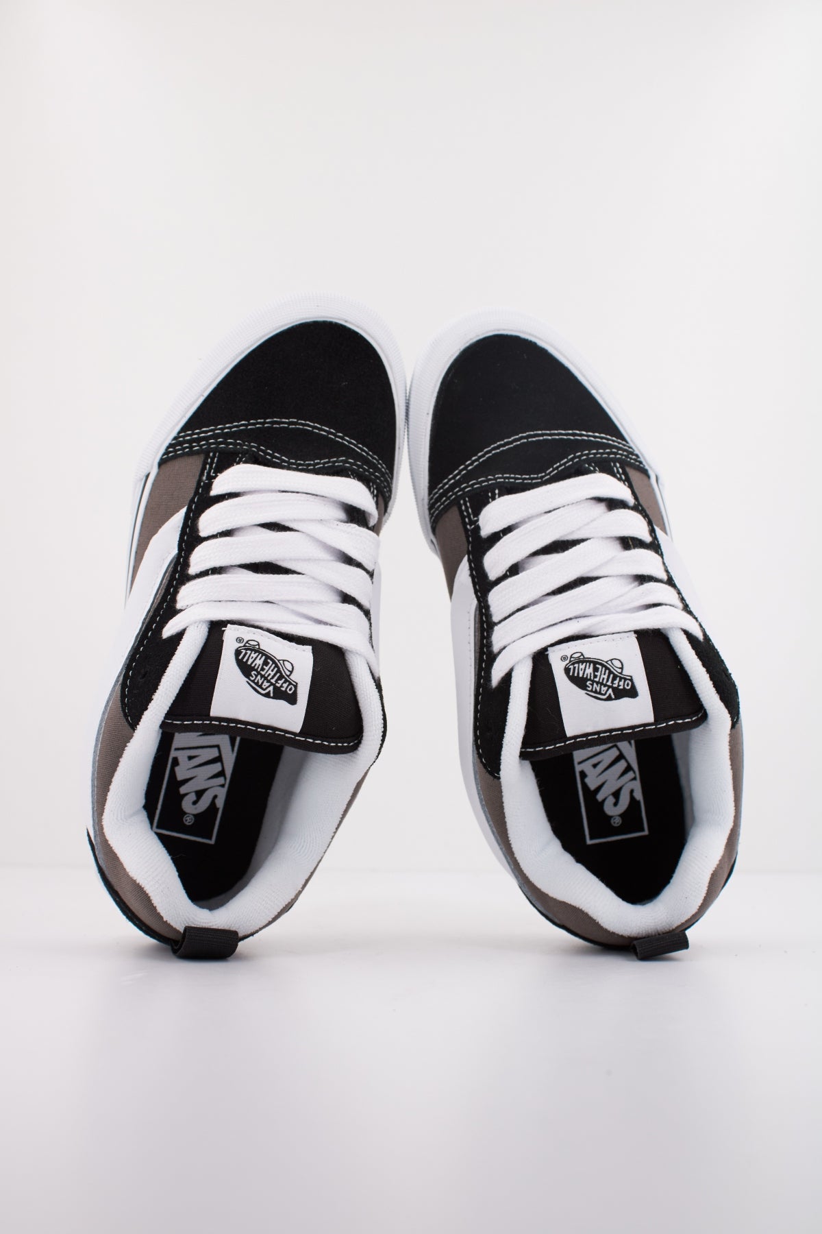 VANS KNU SKOOL en color NEGRO  (3)