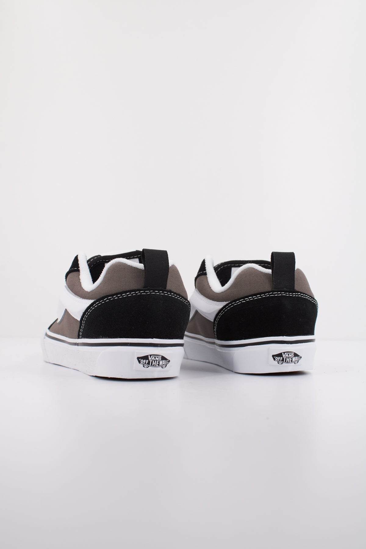 VANS KNU SKOOL en color NEGRO  (4)