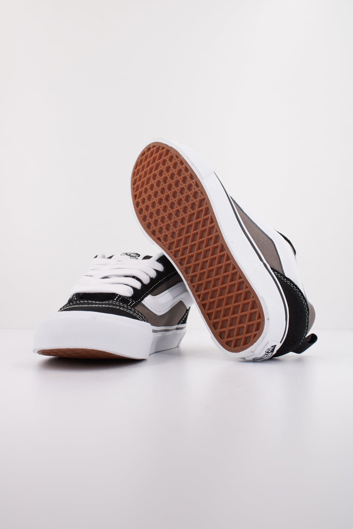VANS KNU SKOOL en color NEGRO  (5)