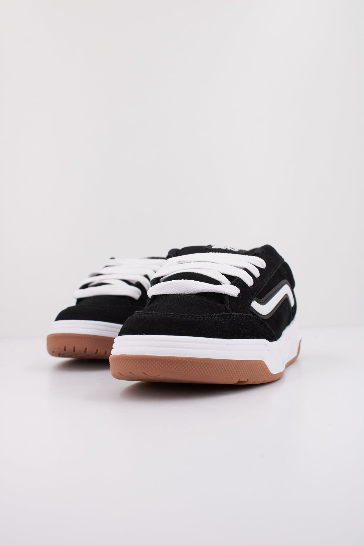 VANS HYLANE en color NEGRO  (2)