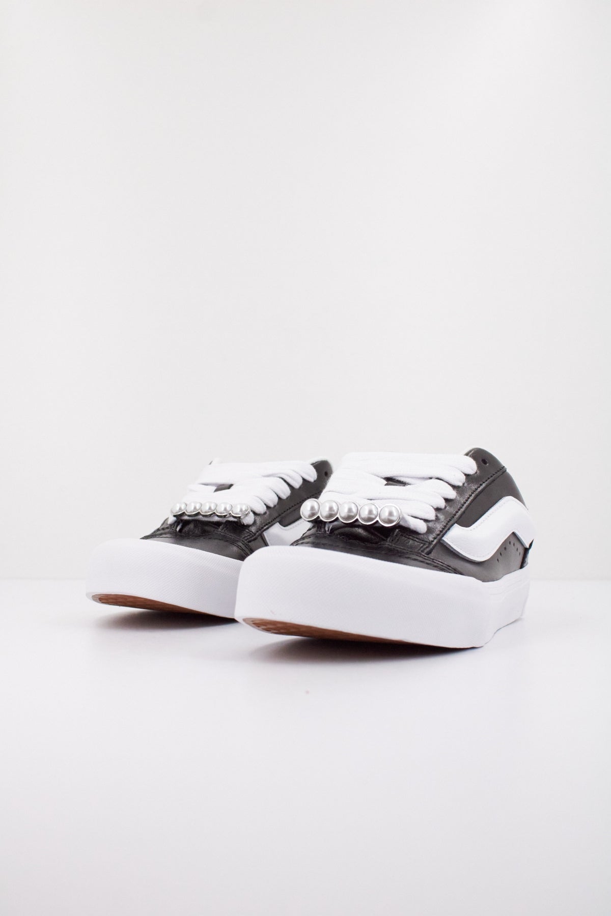 VANS KNU SKOOL en color NEGRO  (2)