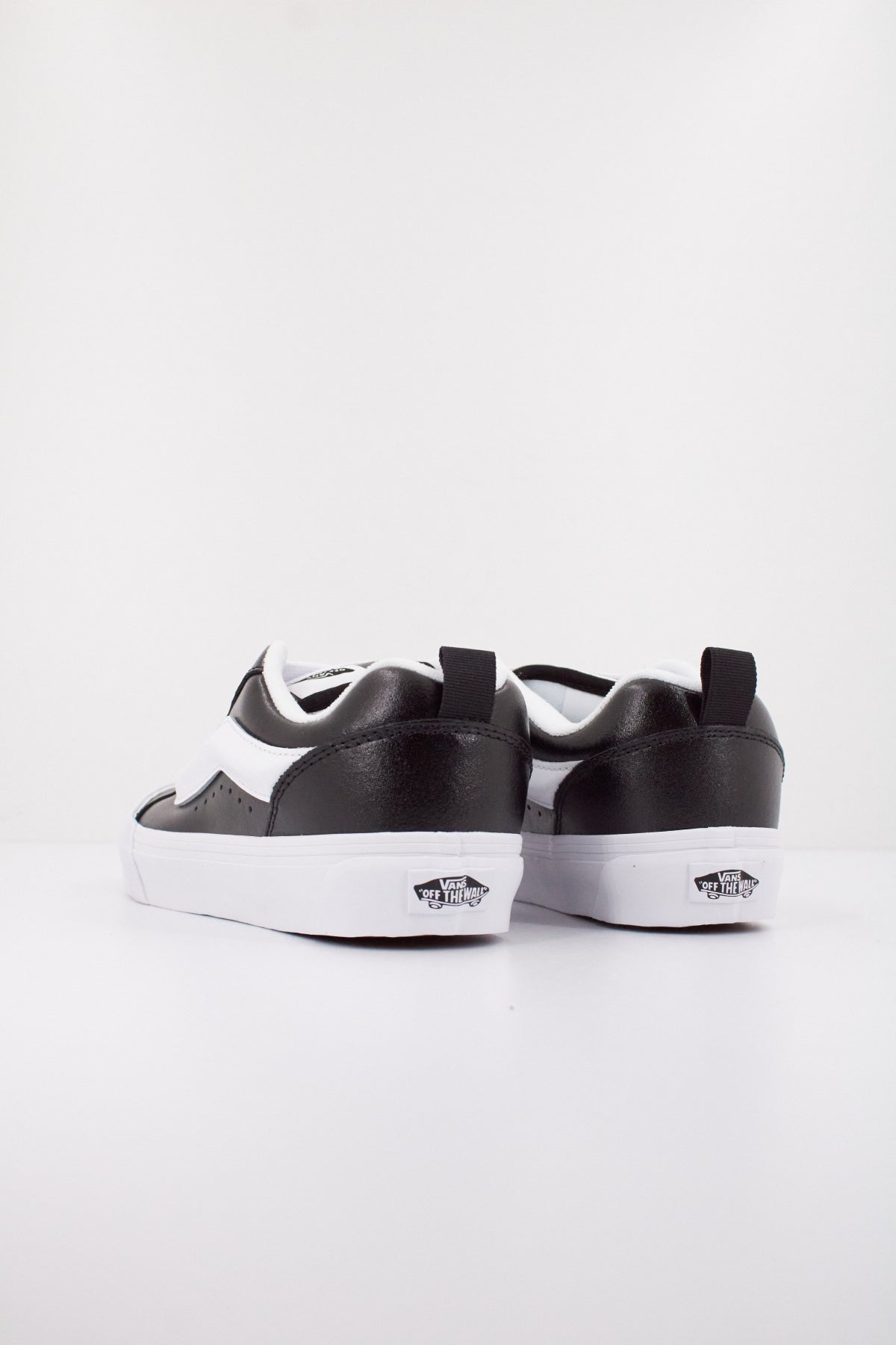 VANS KNU SKOOL en color NEGRO  (4)