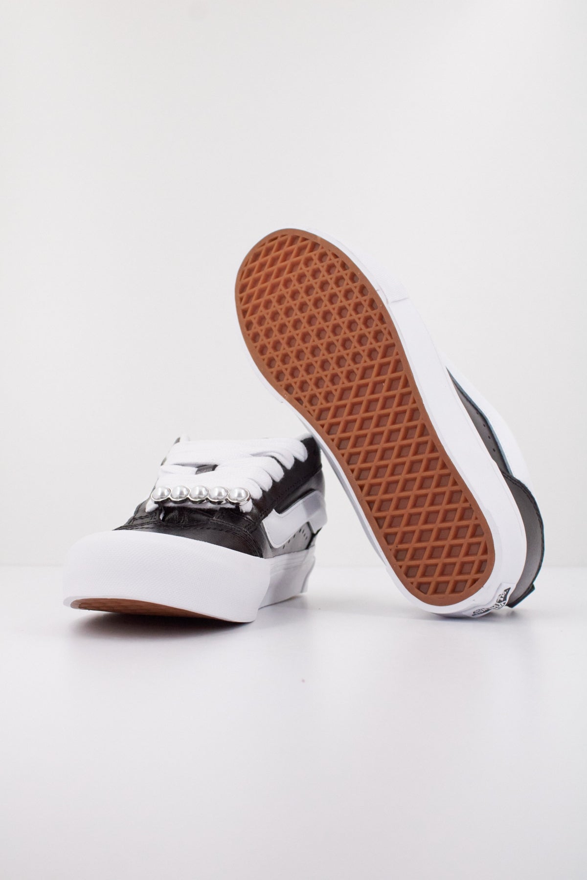VANS KNU SKOOL en color NEGRO  (5)