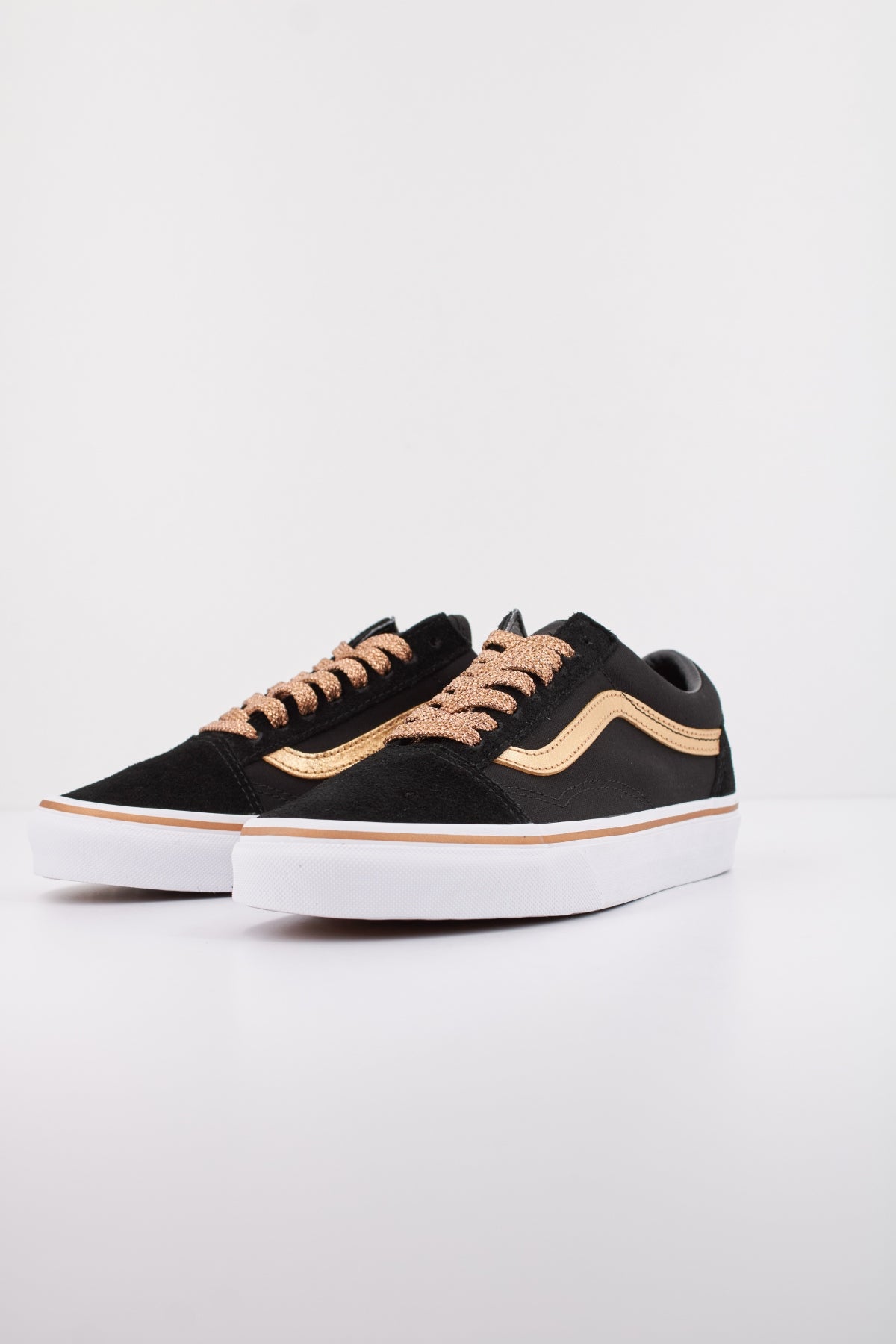 VANS OLD SKOOL MTLC en color NEGRO  (2)