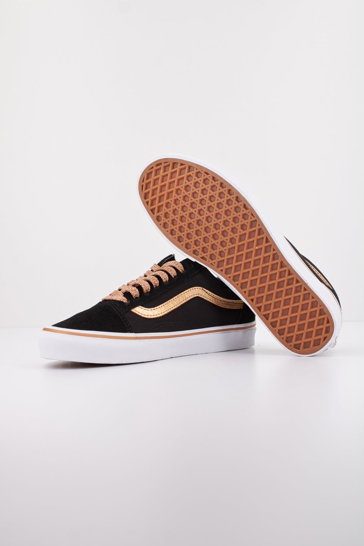 VANS OLD SKOOL MTLC en color NEGRO  (5)