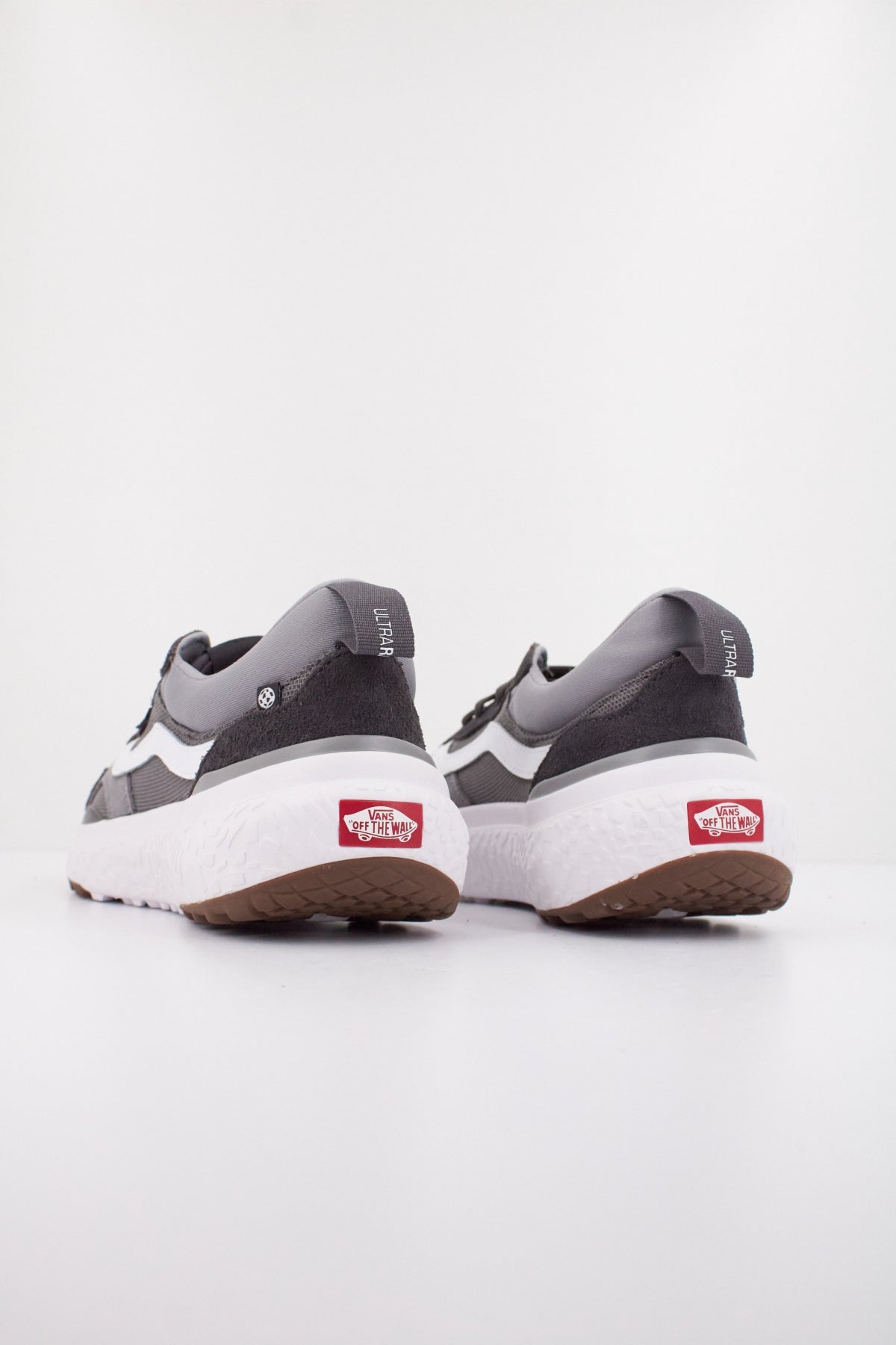VANS ULTRA RANGE NEO VR en color GRIS  (4)