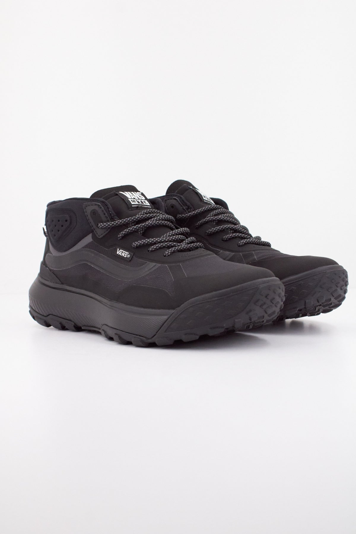 VANS CRISSPATH MID en color NEGRO  (2)
