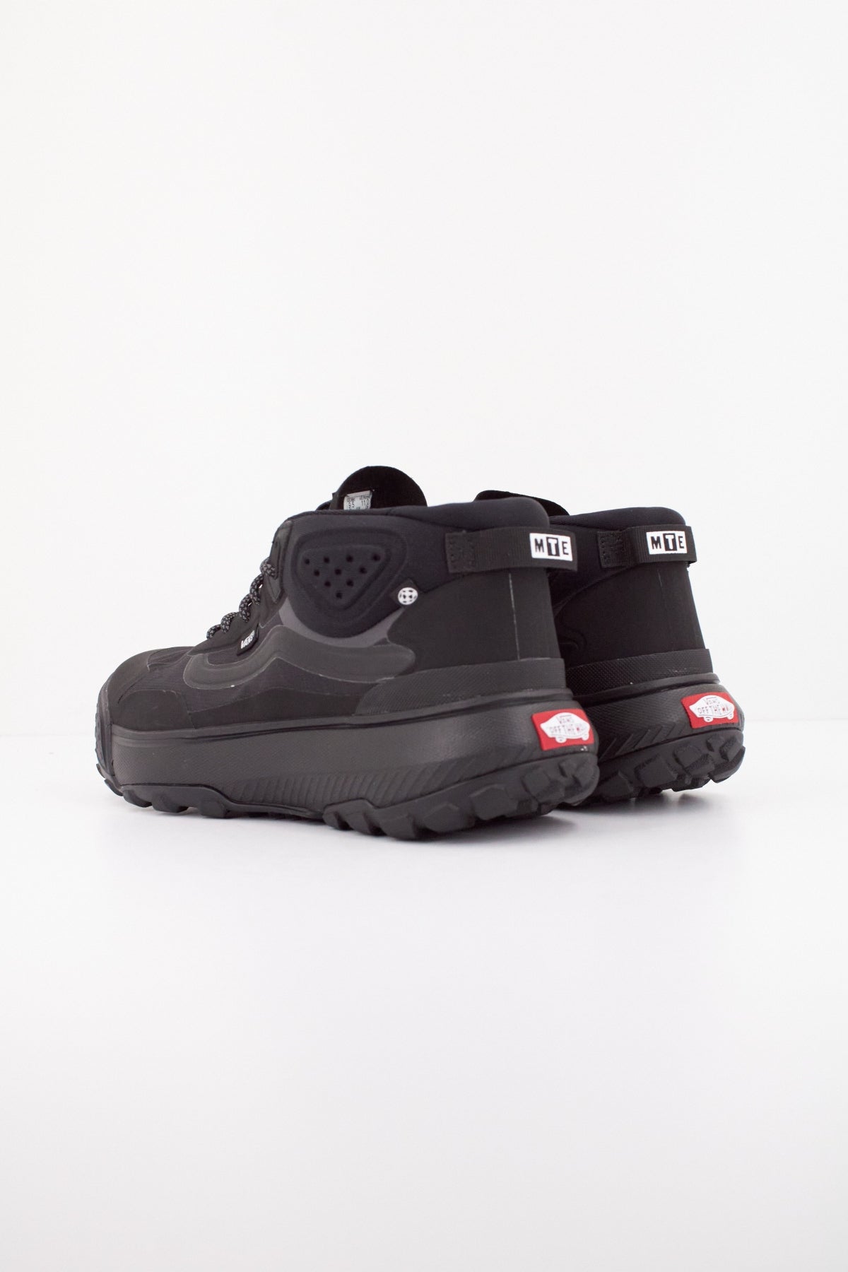 VANS CRISSPATH MID en color NEGRO  (4)