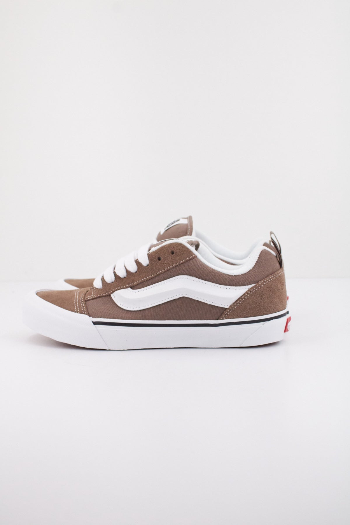 VANS KNU SKOOL CTHR en color MARRON  (1)