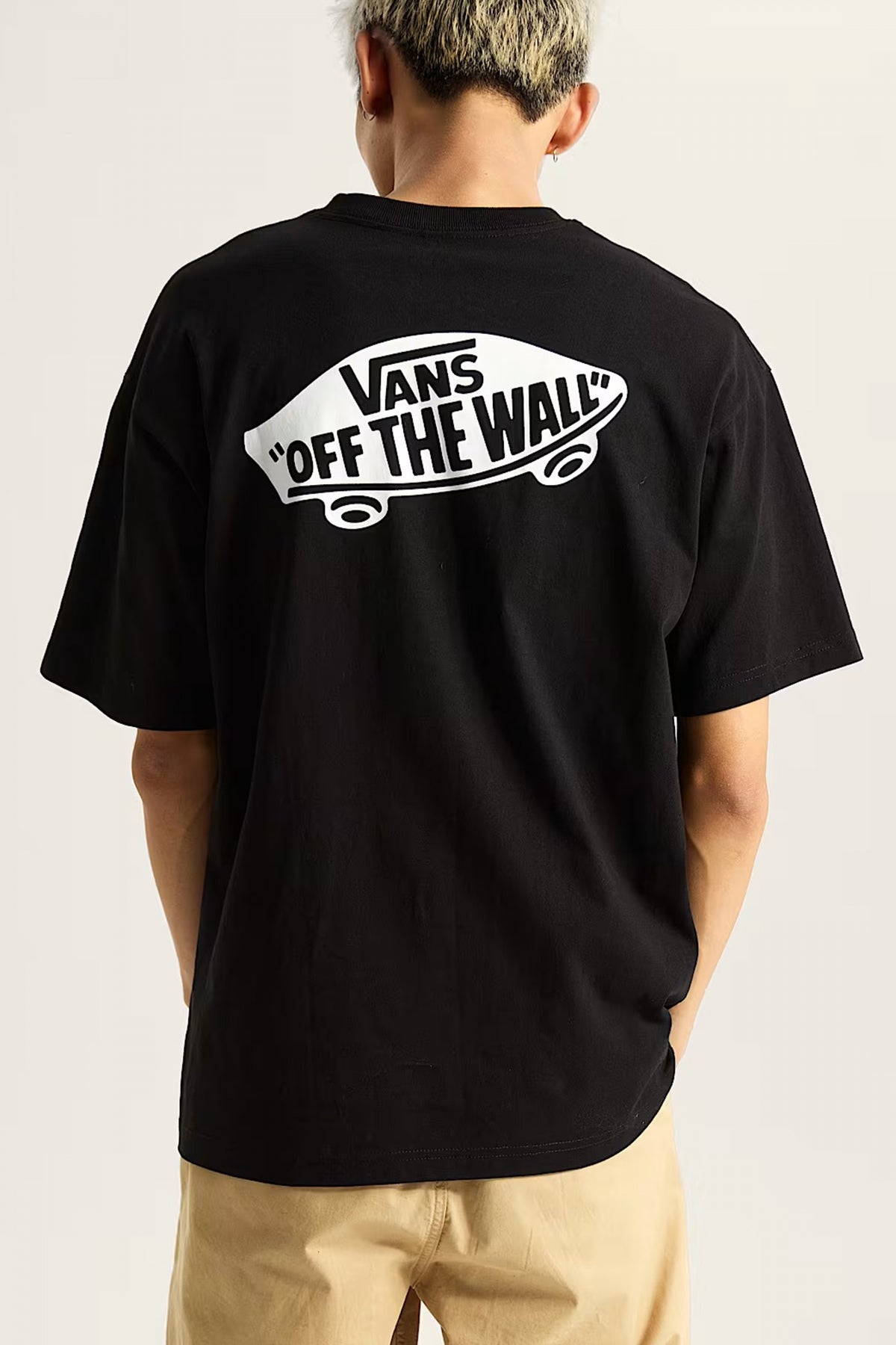 VANS STYLE  II LOOSE SS T en color NEGRO  (3)