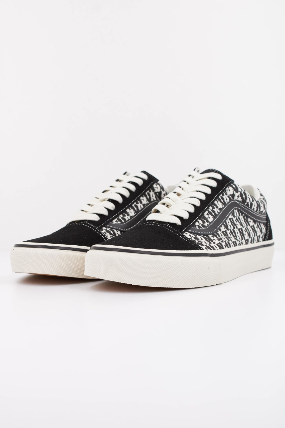 VANS OLD SKOOL en color NEGRO  (2)