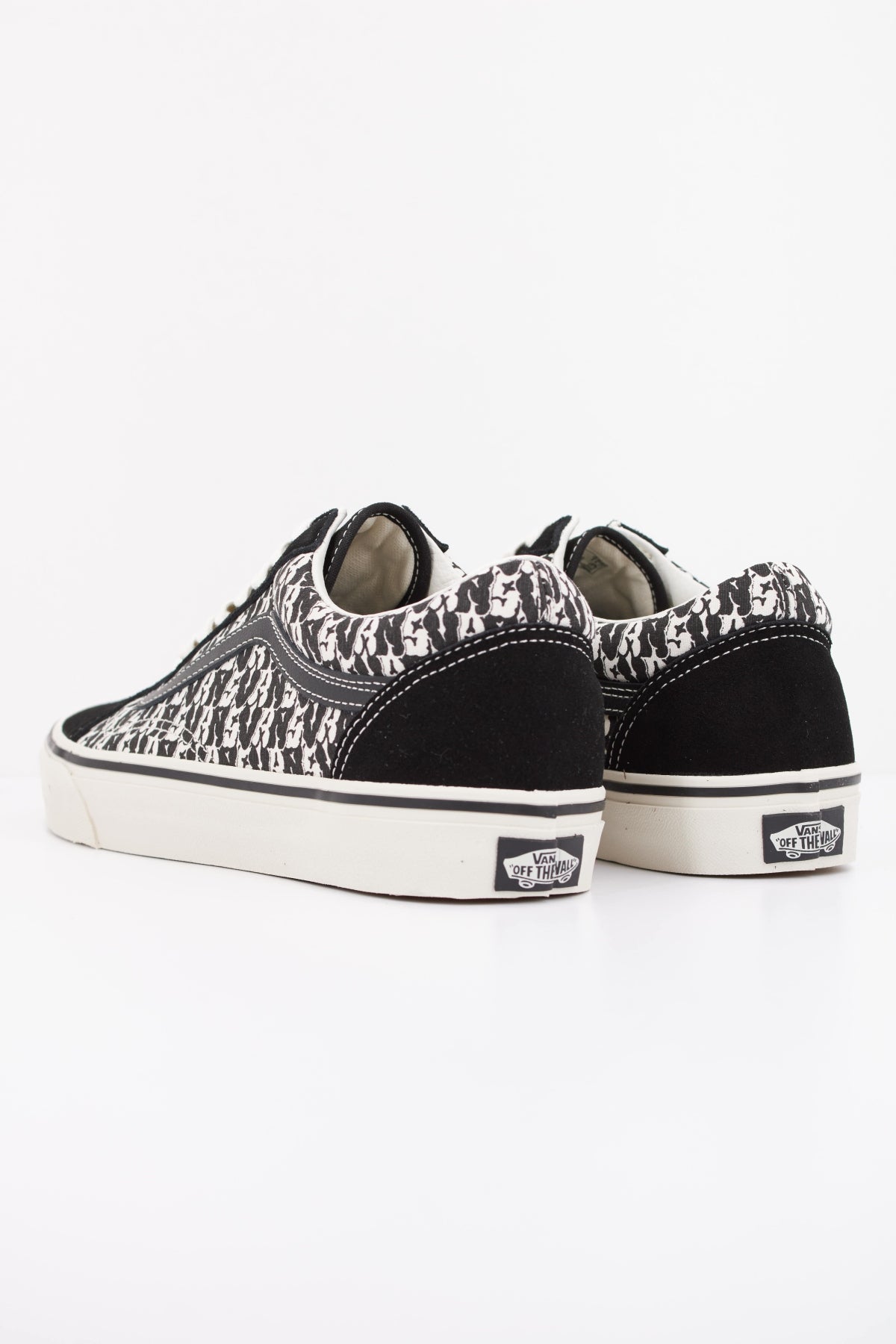 VANS OLD SKOOL en color NEGRO  (4)