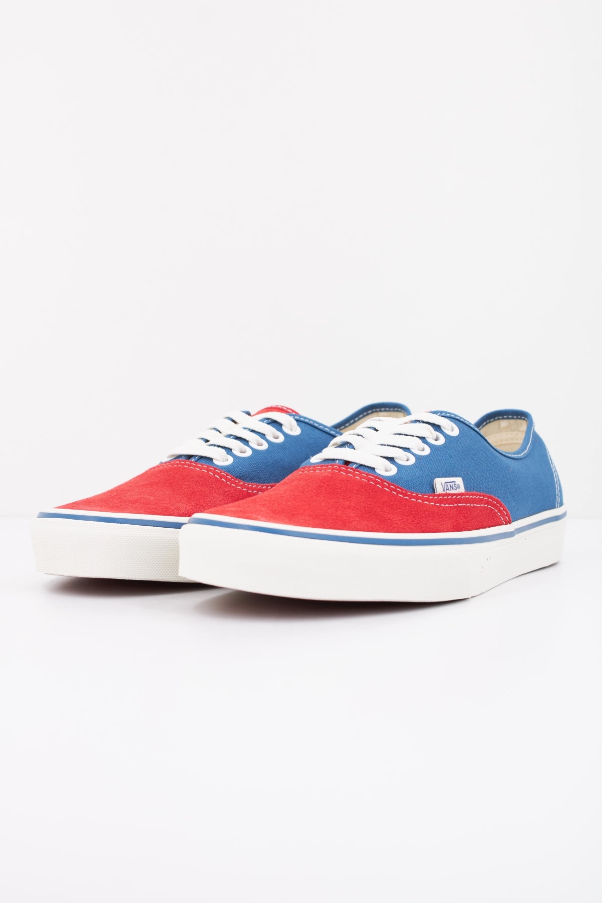 VANS AUTHENTIC en color MULTICOLOR  (2)