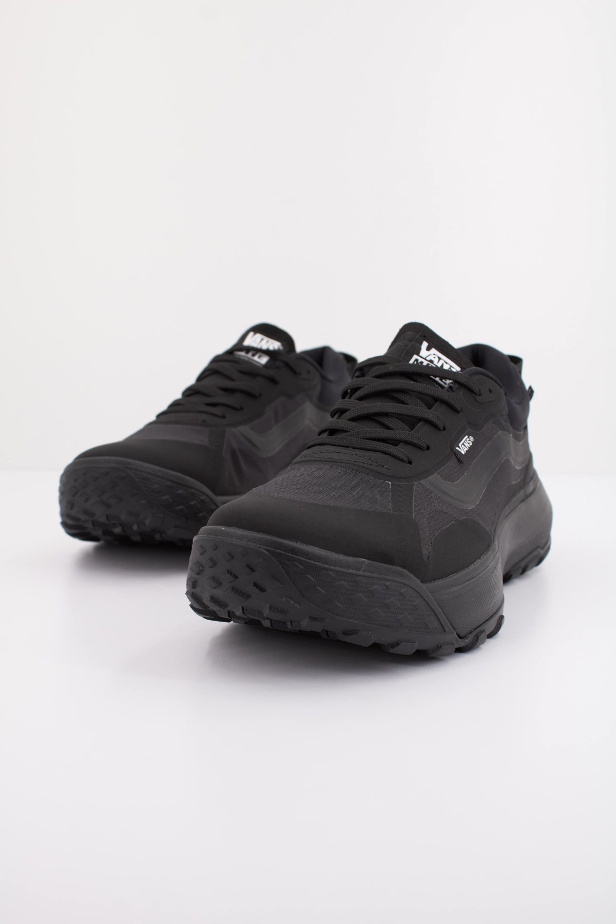 VANS MTE CROSSPATH en color NEGRO  (2)