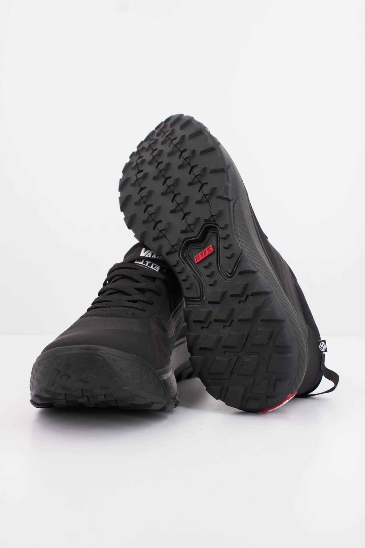 VANS MTE CROSSPATH en color NEGRO  (5)