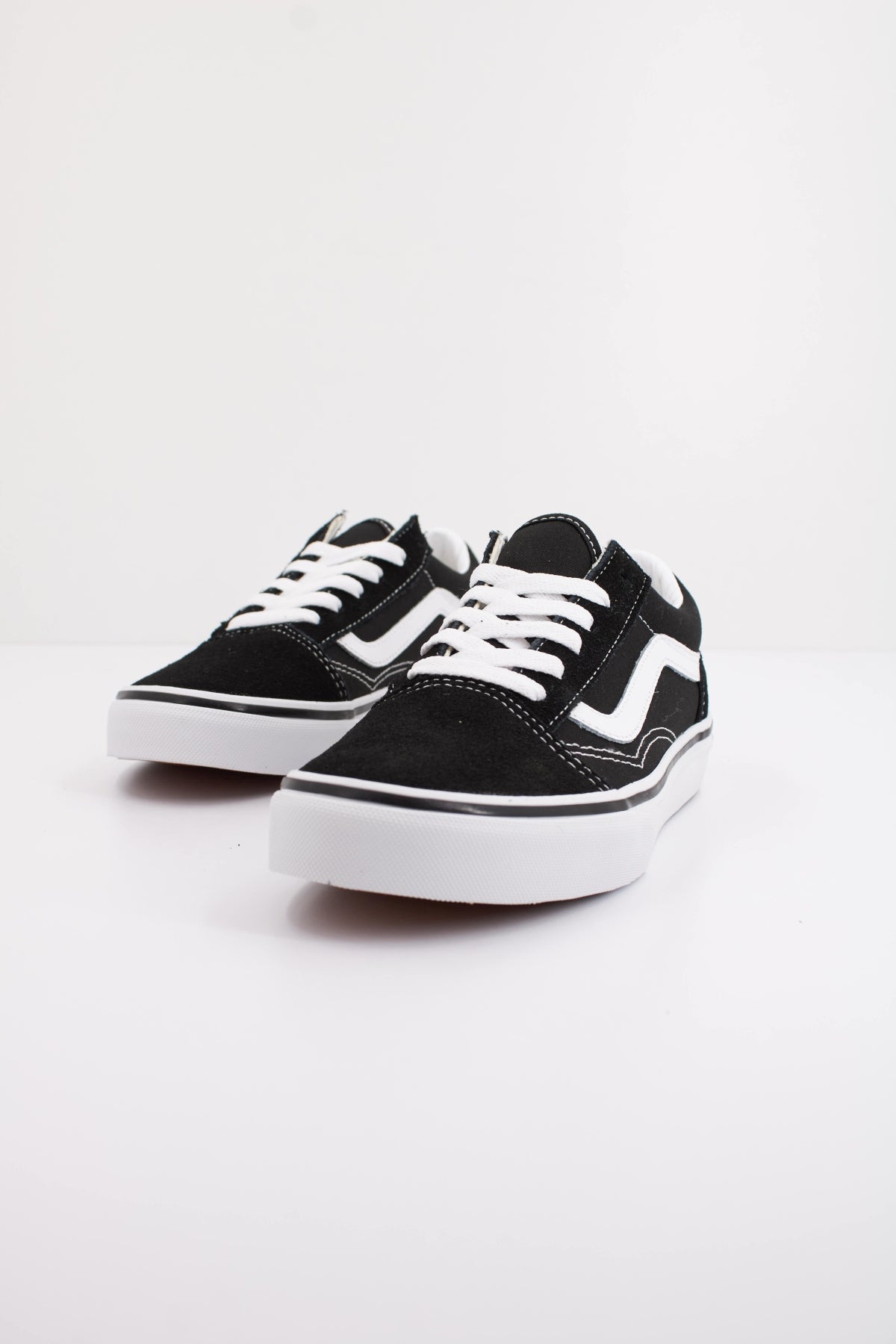 VANS OLD SKOOL en color NEGRO  (2)