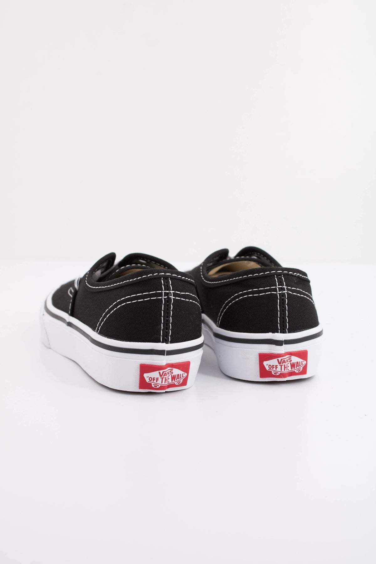 VANS AUTHENTIC en color NEGRO  (4)
