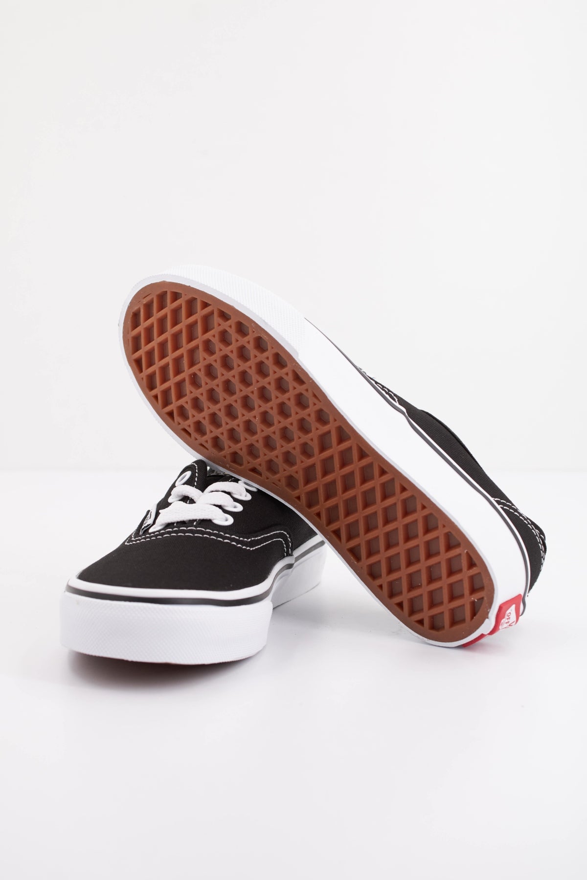 VANS AUTHENTIC en color NEGRO  (5)