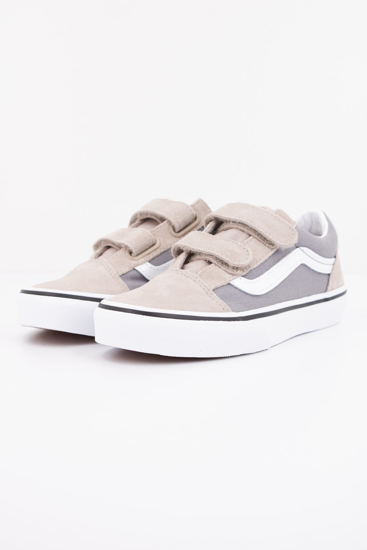 VANS OLD SKOOL V  TONE en color GRIS  (2)