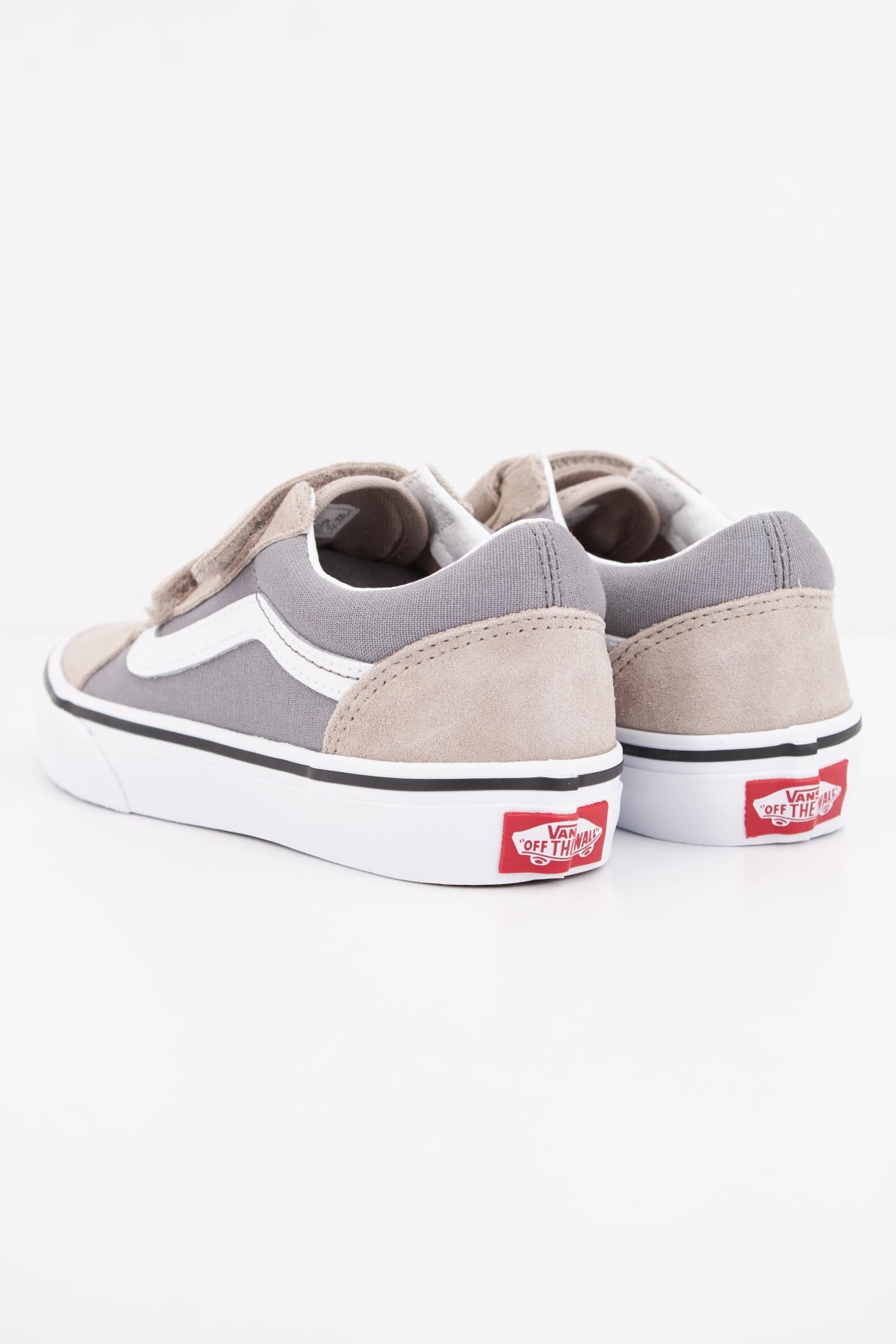 VANS OLD SKOOL V  TONE en color GRIS  (4)