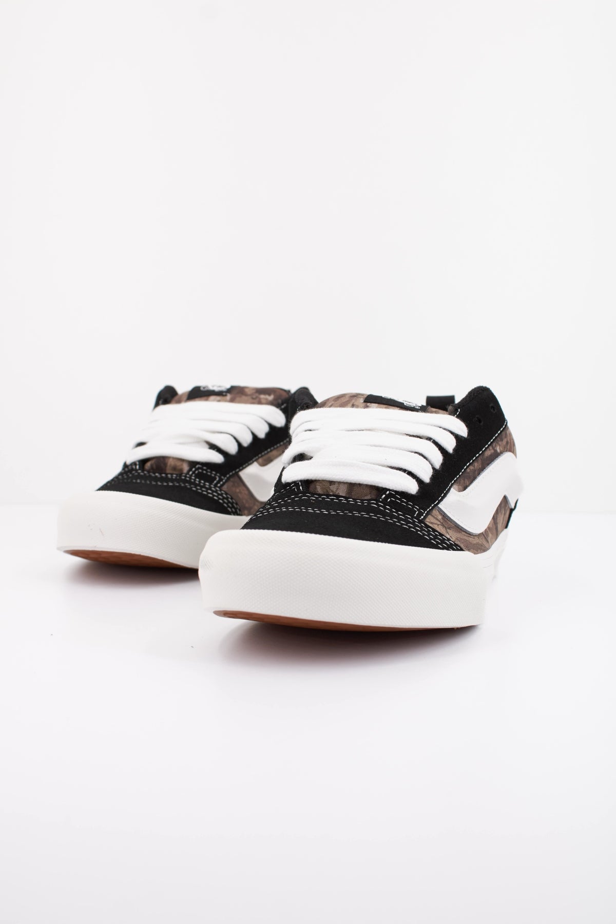 VANS KNU SKOOL en color NEGRO  (2)